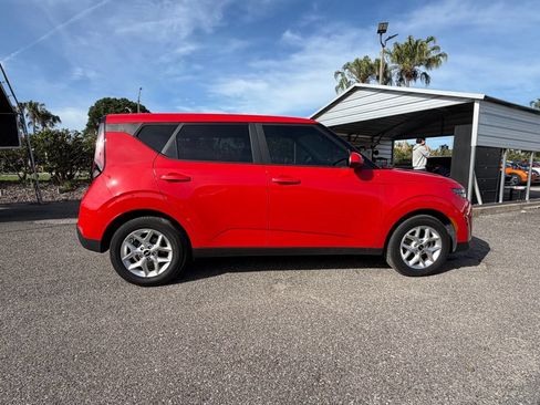 Used 2024 Kia Soul LX w/ Option Group 015 FWD image 4