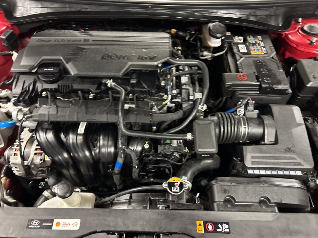 Used 2025 Hyundai Elantra SE FWD image 23