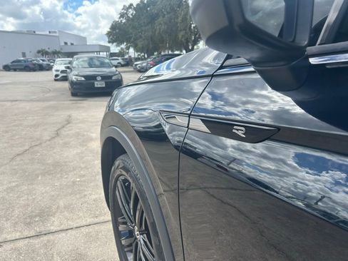 Certified 2022 Volkswagen Tiguan SE R-Line image 30