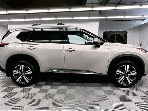 Used 2023 Nissan Rogue SL AWD/4WD image 16