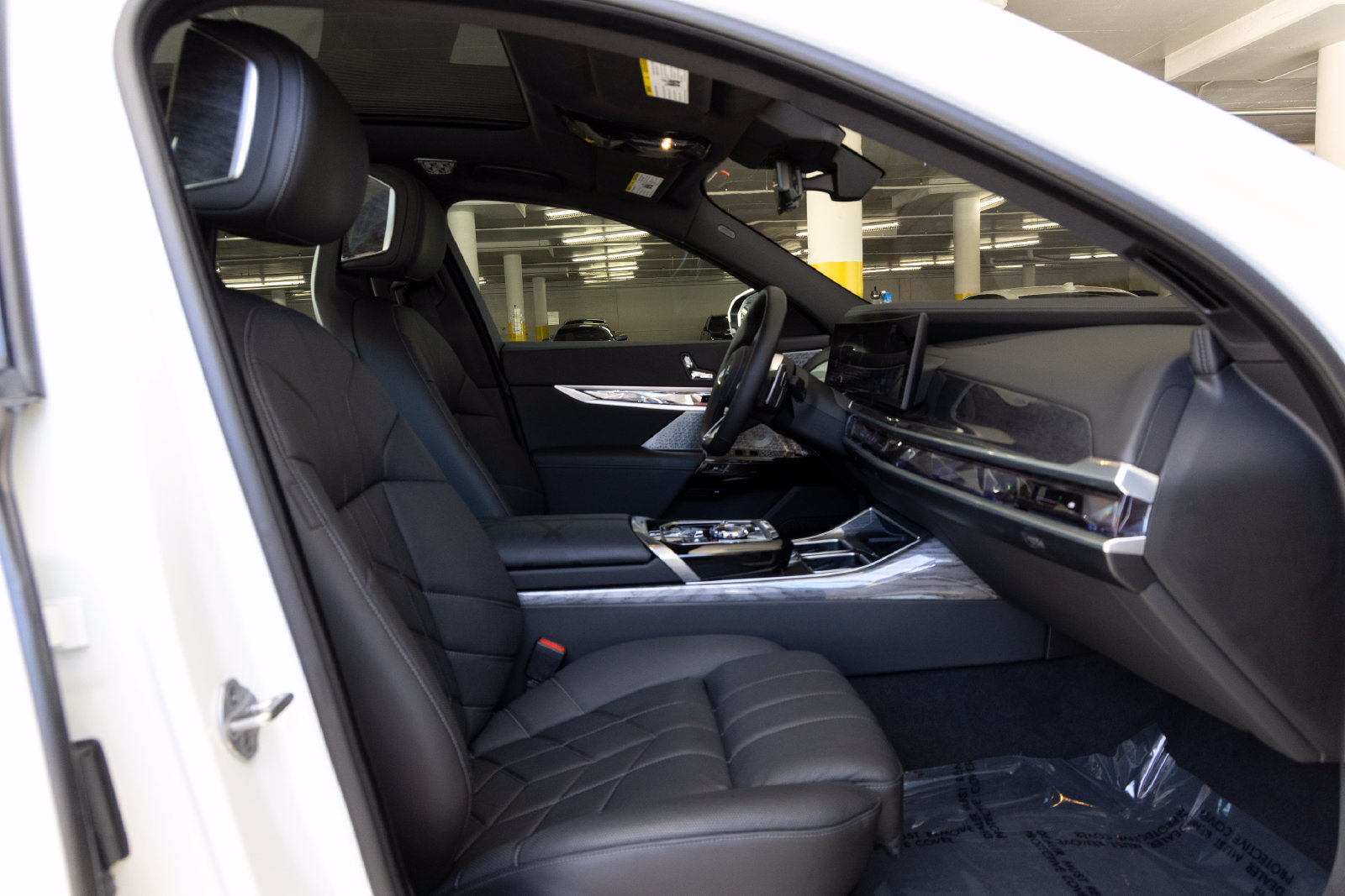 Certified 2025 BMW 760i xDrive AWD/4WD image 28