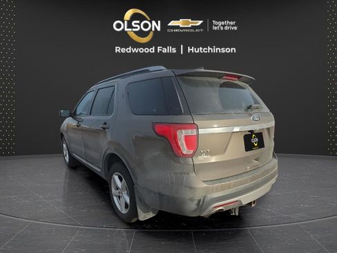 Used 2016 Ford Explorer XLT w/ Equipment Group 202A image 3