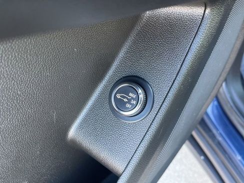 Used 2023 Chevrolet Traverse LT image 12