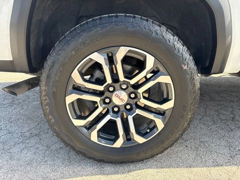 Used 2024 GMC Canyon AT4 w/ Technology Package AWD/4WD image 9