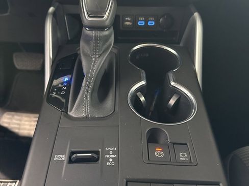 Used 2022 Toyota Highlander LE image 42