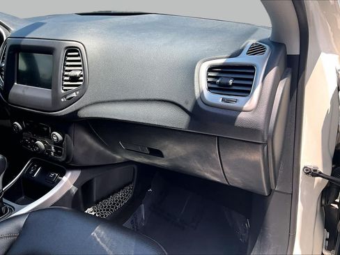 Used 2018 Jeep Compass Latitude w/ Popular Equipment Group FWD image 19
