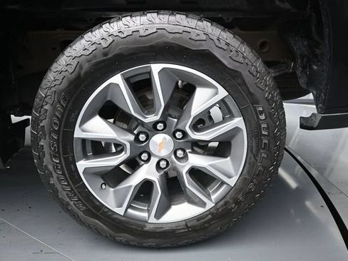 Used 2024 Chevrolet Silverado 1500 LT AWD/4WD image 10