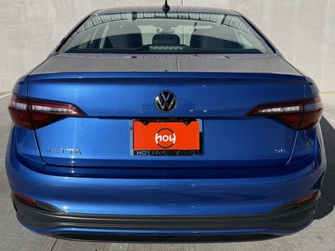 Used 2024 Volkswagen Jetta SE image 4