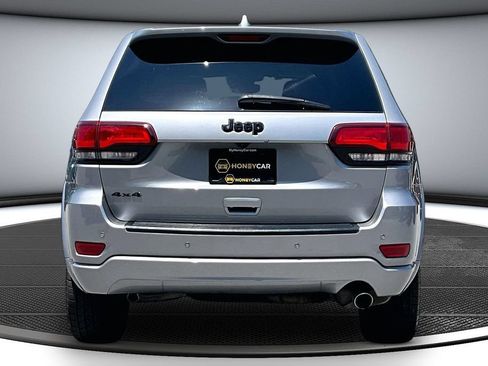 Used 2020 Jeep Grand Cherokee Altitude AWD/4WD image 5