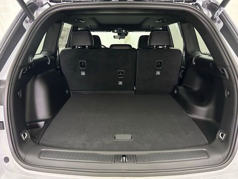 New 2025 Jeep Grand Cherokee Limited w/ Trailer Tow Package image 12