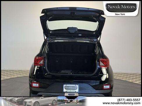 Used 2025 Hyundai Venue SEL image 8
