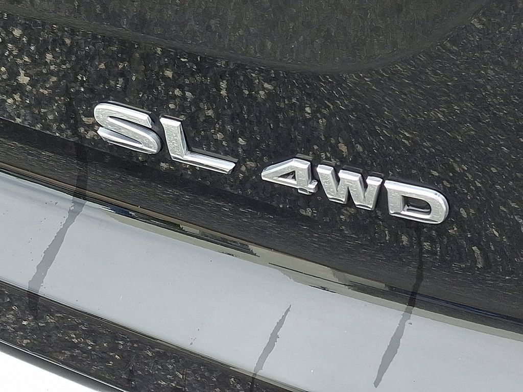 Used 2025 Nissan Pathfinder SL AWD/4WD image 31