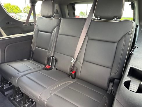 Used 2026 Chevrolet Suburban Premier w/ Sun And Tow Package AWD/4WD image 8
