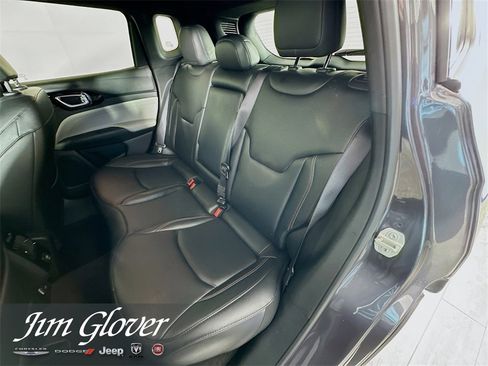 Used 2024 Jeep Compass Limited image 17