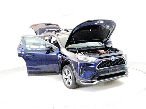 Certified 2021 Toyota RAV4 SE w/ Weather & Moonroof Package image 9