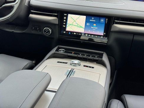 New 2025 Lincoln Navigator Reserve w/ Jet Appearance Package image 18