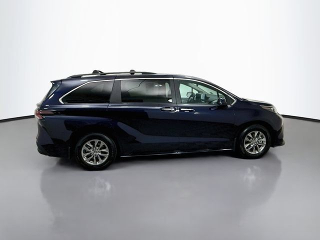 Used 2025 Toyota Sienna XLE w/ XLE Plus Package AWD/4WD image 8