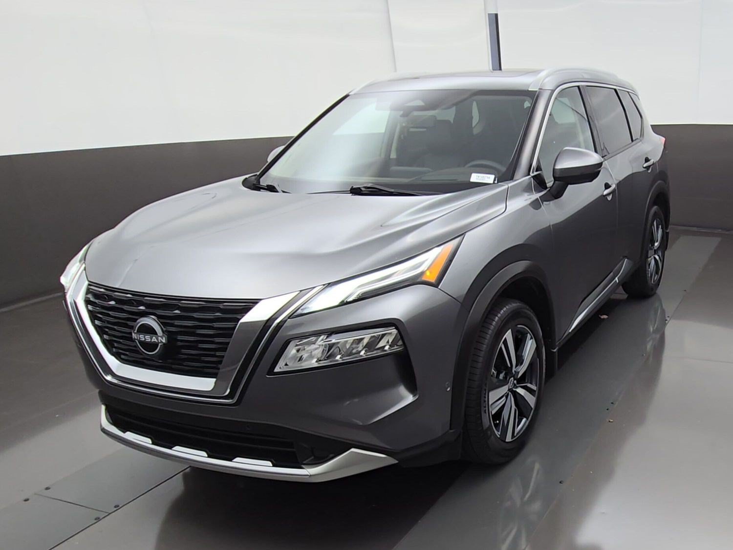 Used 2023 Nissan Rogue Platinum w/ Platinum Premium Package FWD image 3