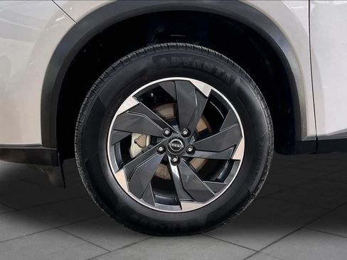 Used 2025 Nissan Rogue SV FWD image 11
