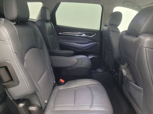 Used 2018 Buick Enclave Essence image 19