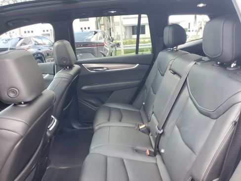 Used 2023 Cadillac XT6 Luxury image 11
