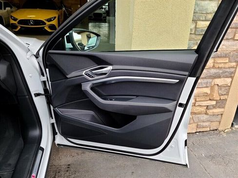 Used 2023 Audi e-tron Premium w/ Convenience Plus Package image 29