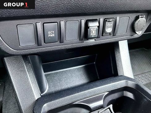 Used 2019 Toyota Tacoma SR5 AWD/4WD image 36