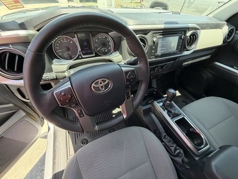 Used 2019 Toyota Tacoma SR5 RWD image 19