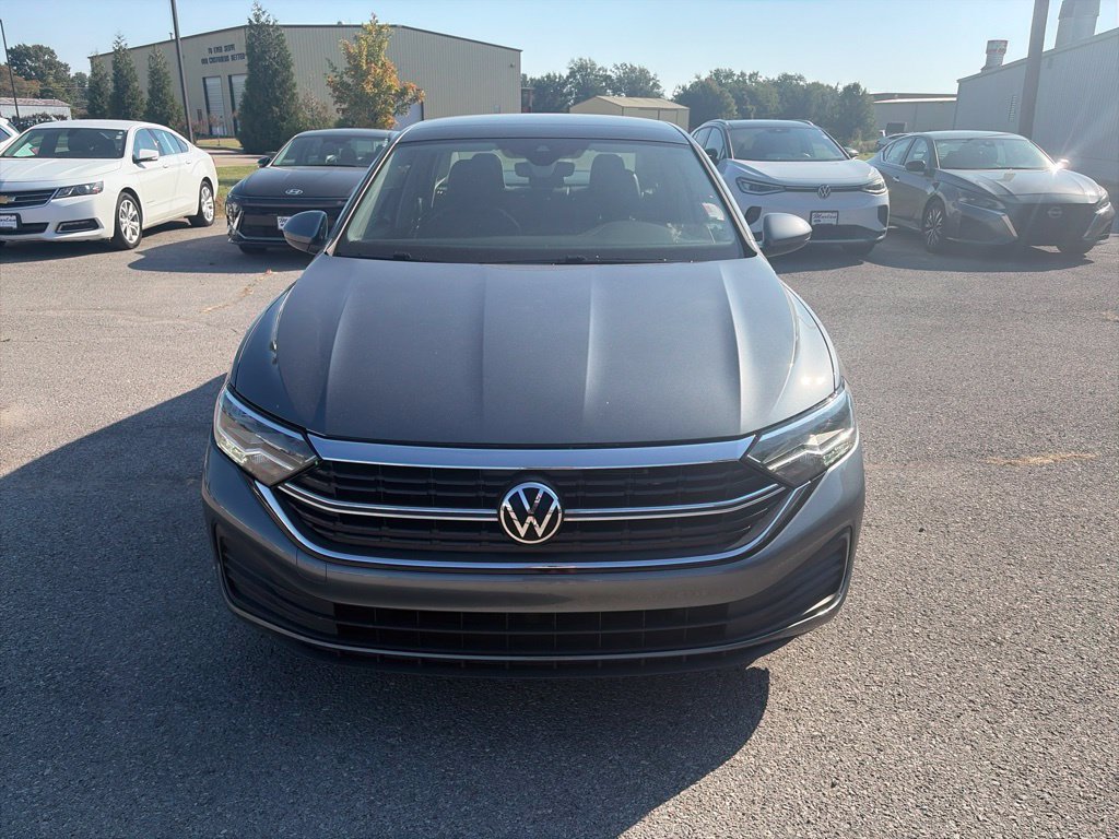 Used 2024 Volkswagen Jetta SE FWD image 9