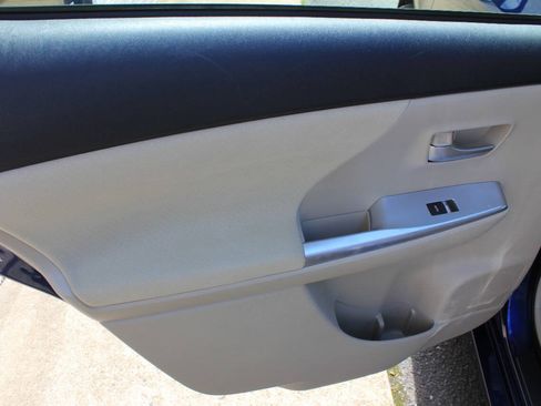 Used 2012 Toyota Prius V Three FWD image 13