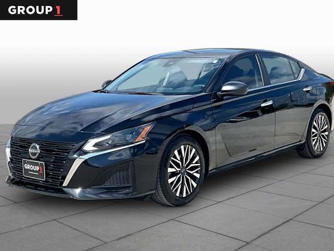 Used 2024 Nissan Altima 2.5 SV FWD image 1