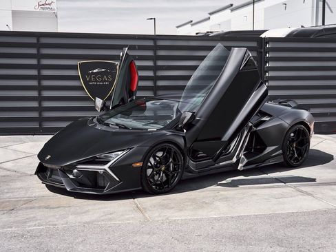 Used 2025 Lamborghini Revuelto image 6