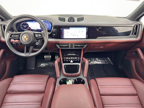 Used 2025 Porsche Cayenne S image 13