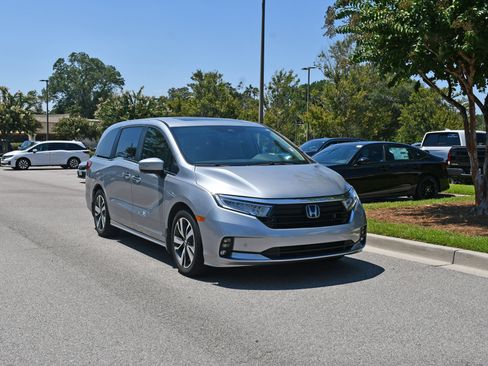 Used 2024 Honda Odyssey Touring image 6
