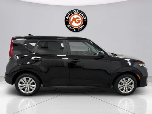 Used 2020 Kia Soul LX FWD image 2