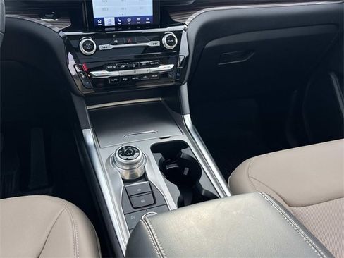 Used 2023 Ford Explorer Limited w/ Limited Technology Package image 18