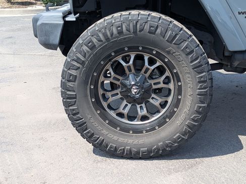 Used 2014 Jeep Wrangler Unlimited Sahara w/ Max Tow Package AWD/4WD image 13