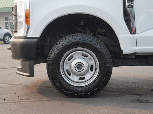 Used 2023 Ford F250 XL w/ FX4 Off-Road Package AWD/4WD image 11