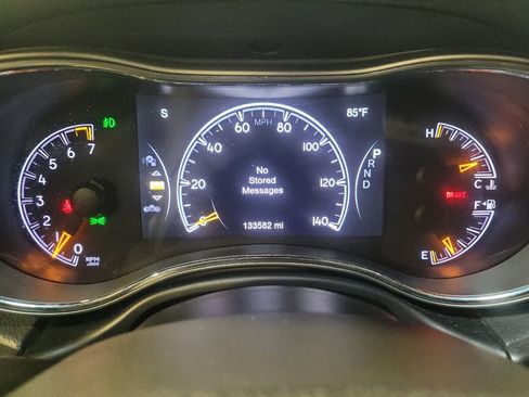 Used 2018 Jeep Grand Cherokee Laredo RWD image 23