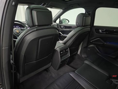 Certified 2021 Porsche Cayenne Coupe AWD/4WD image 28