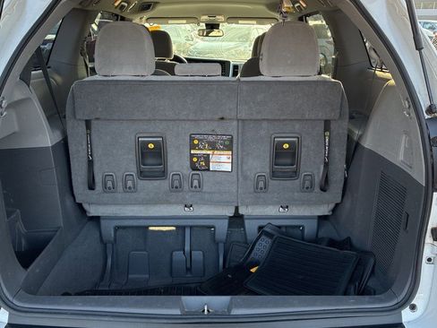 Used 2020 Toyota Sienna LE image 8