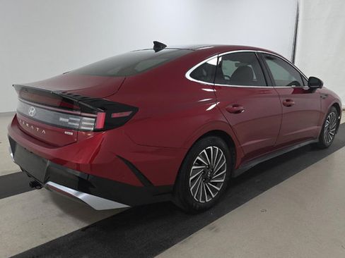 Used 2025 Hyundai Sonata Limited FWD image 3