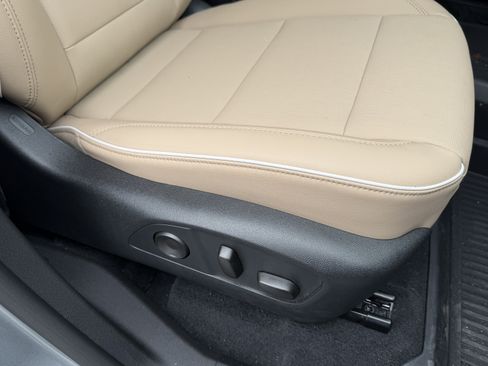 Used 2026 Buick Enclave Preferred w/ Power Package FWD image 9