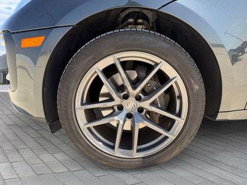 Used 2025 Porsche Macan AWD/4WD image 9