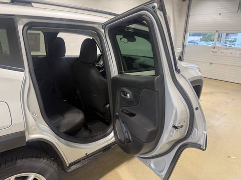 Used 2020 Jeep Renegade Latitude w/ Cold Weather Group AWD/4WD image 12