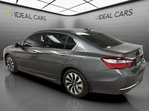 Used 2017 Honda Accord Touring image 3