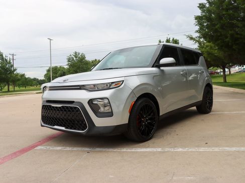 Used 2020 Kia Soul LX FWD image 3
