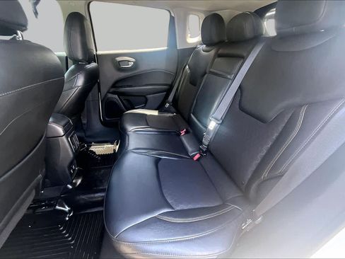 Used 2018 Jeep Compass Latitude w/ Popular Equipment Group FWD image 21