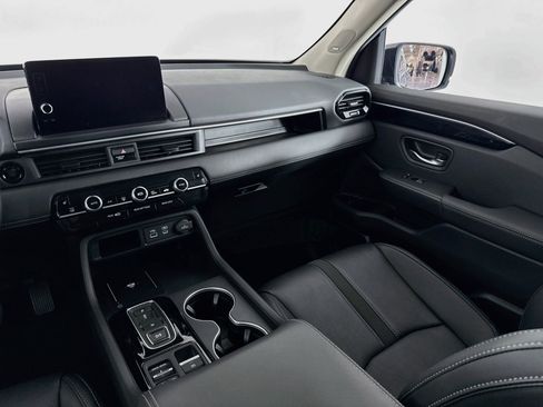 Certified 2025 Honda Pilot Touring image 25