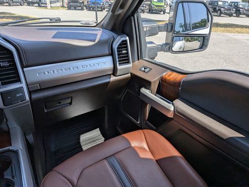 Used 2022 Ford F250 King Ranch w/ King Ranch Ultimate Package AWD/4WD image 16